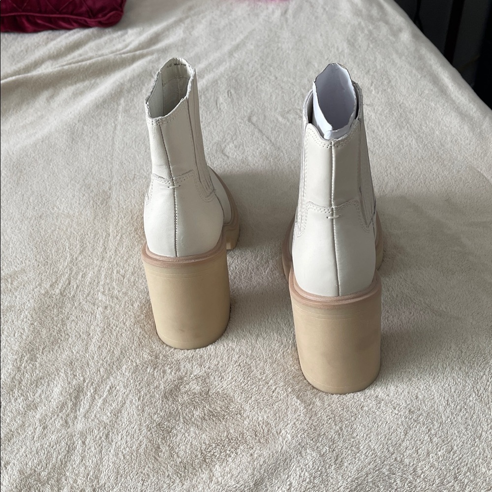 NWOB Dolce Vita Cream Chunky Heal Boot SZ 9.5 - Picture 4 of 10
